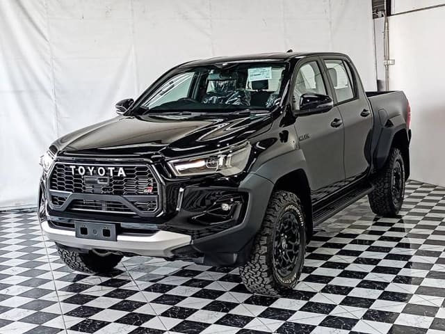 2024 TOYOTA Hilux