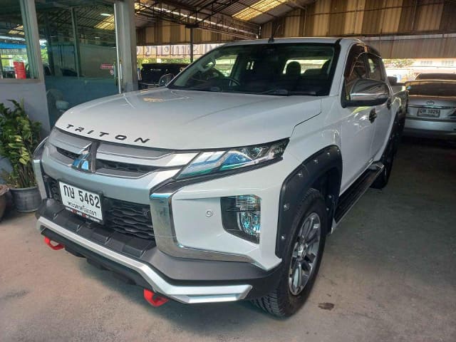 2020 MITSUBISHI Triton