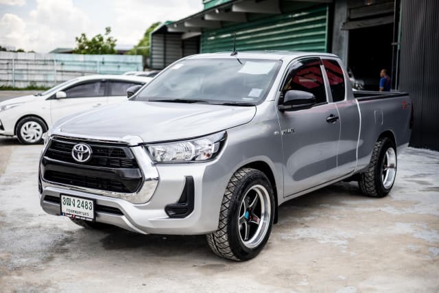 2020 TOYOTA Hilux