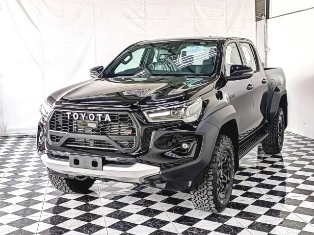 2024 TOYOTA Hilux