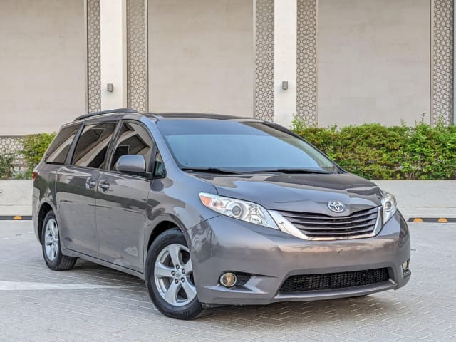 2017 TOYOTA Sienna