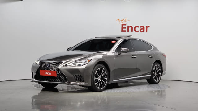 2022 LEXUS LS