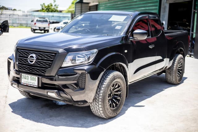 2021 NISSAN Navara