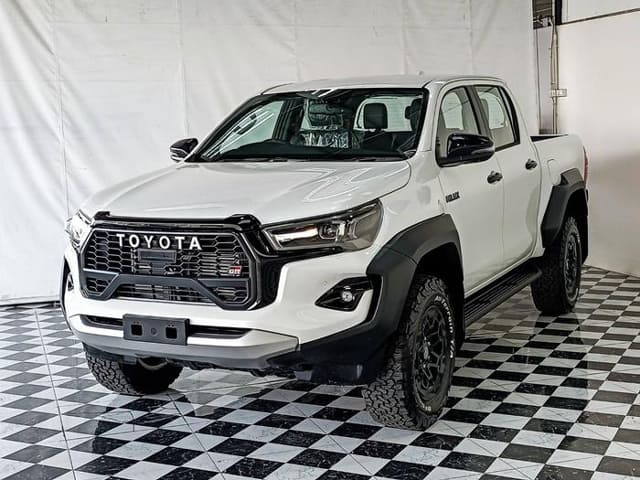 2024 TOYOTA Hilux