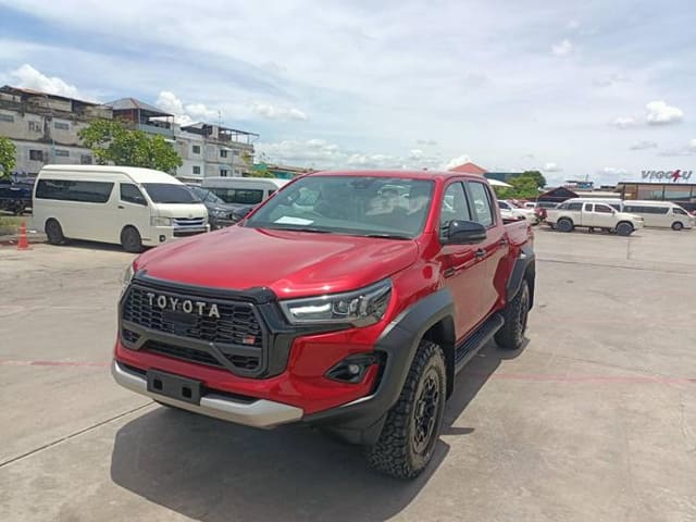 2024 TOYOTA Hilux