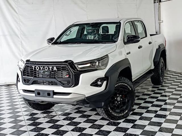 2024 TOYOTA Hilux