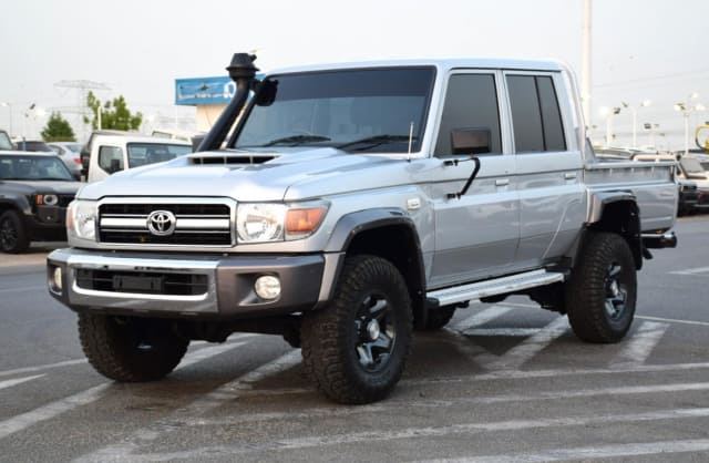 2018 TOYOTA Land Cruiser