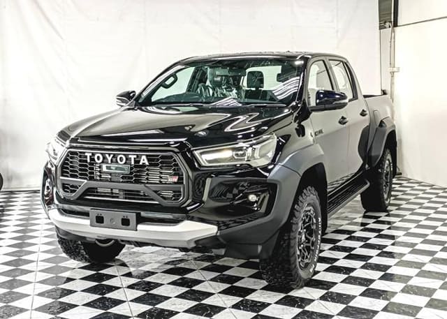 2024 TOYOTA Hilux