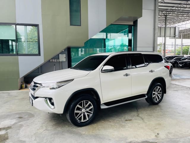 2019 TOYOTA Fortuner