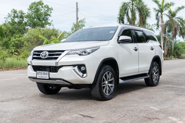 2019 TOYOTA Fortuner