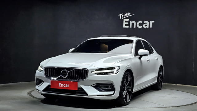 2021 VOLVO S60