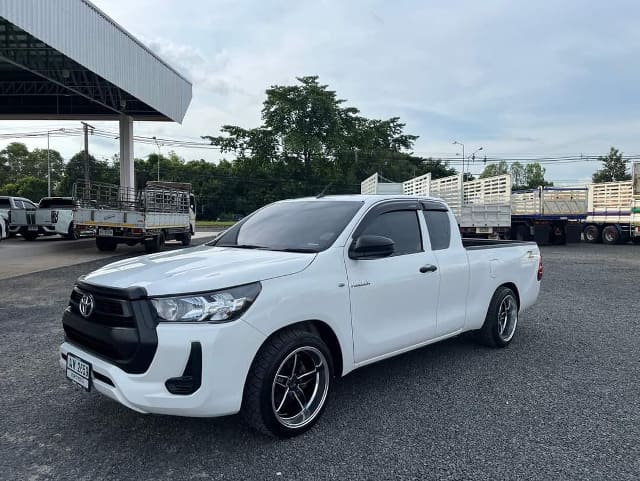 2020 TOYOTA Hilux