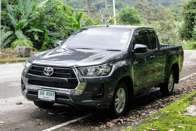 2023 TOYOTA Hilux