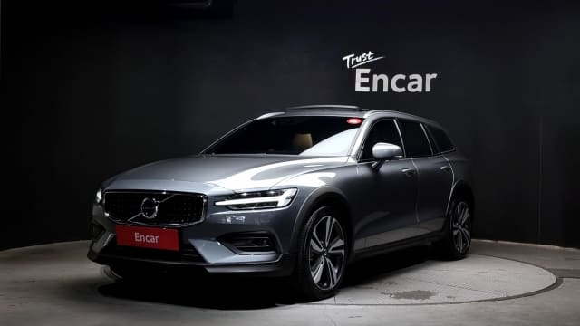 2020 VOLVO V60