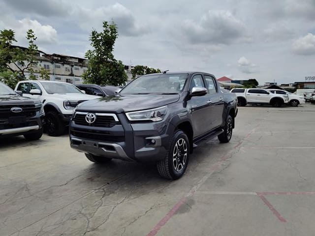 2024 TOYOTA Hilux