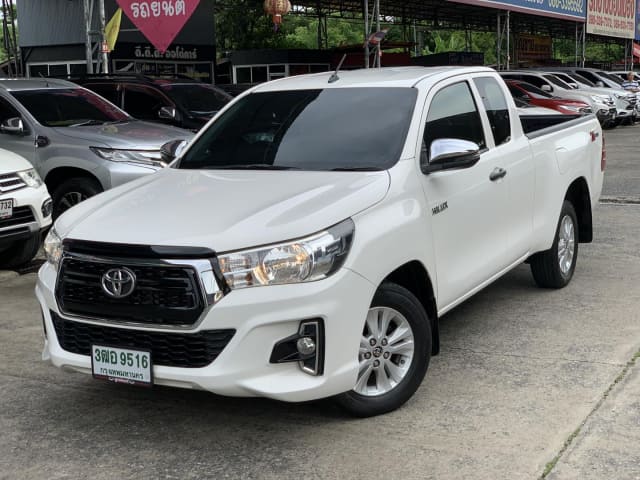 2019 TOYOTA Hilux