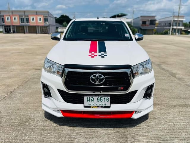 2019 TOYOTA Hilux