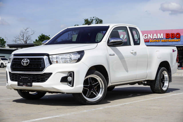 2019 TOYOTA Hilux