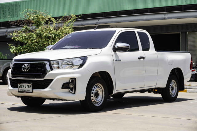 2019 TOYOTA Hilux