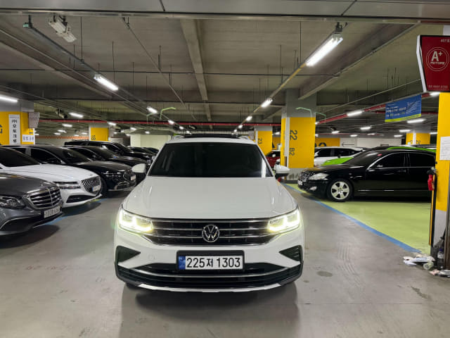 2021 VOLKSWAGEN Tiguan