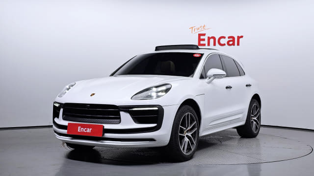 2022 Porsche MACAN, 