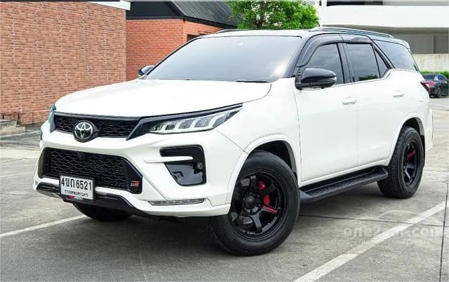 2023 TOYOTA Fortuner