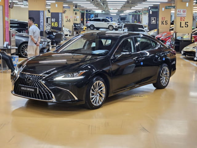 2024 LEXUS ES