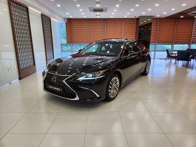 2024 LEXUS ES