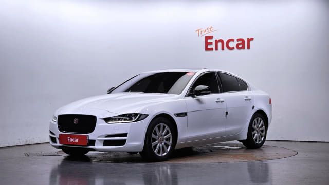 2017 JAGUAR XE