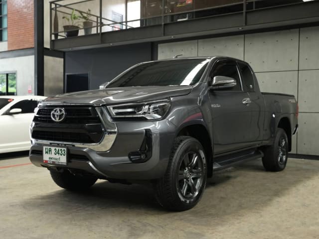 2023 TOYOTA Hilux