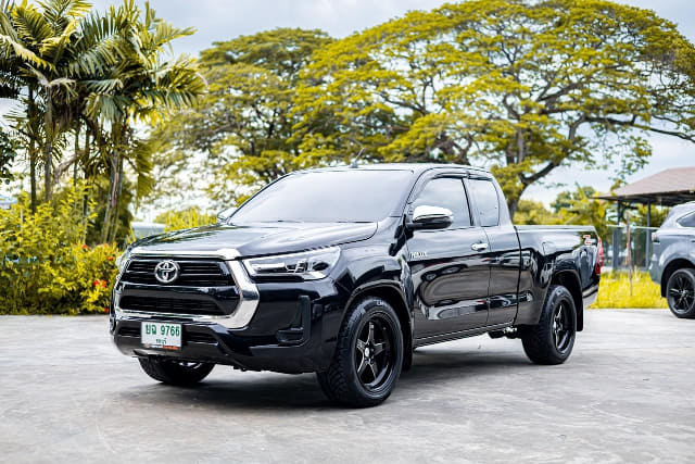 2023 TOYOTA Hilux