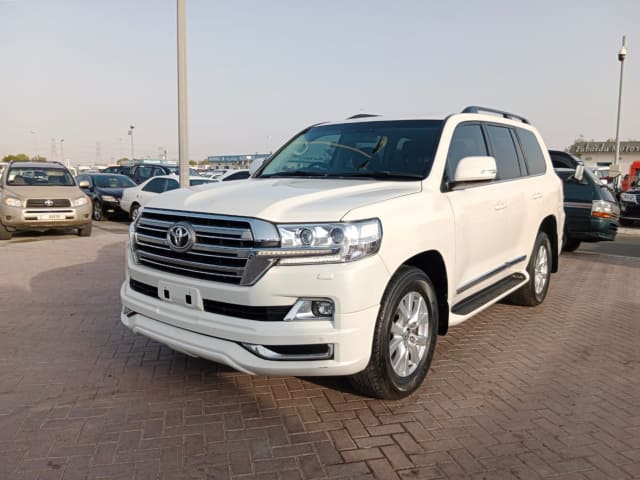 2017 TOYOTA Land Cruiser