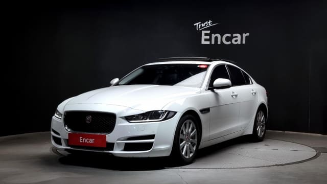 2018 JAGUAR XE