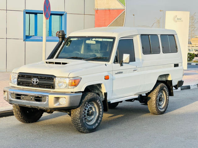 2017 TOYOTA Land Cruiser