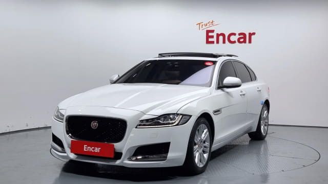 2017 JAGUAR XF