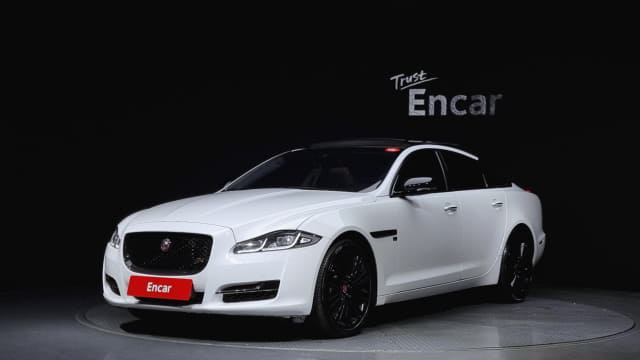 2017 JAGUAR XJ Series