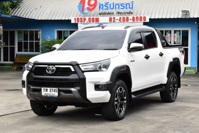 2023 TOYOTA Hilux