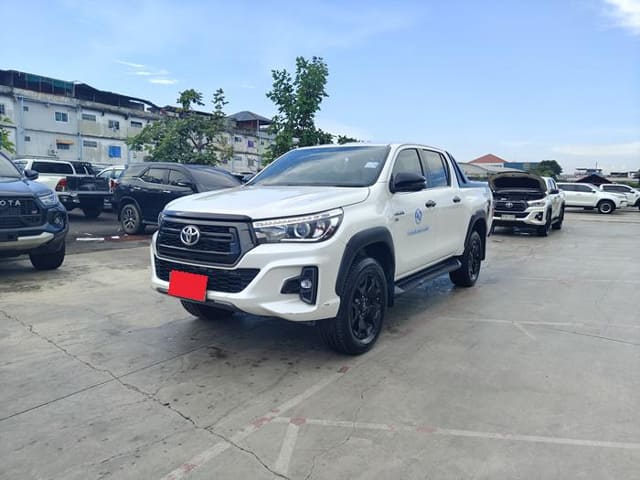 2019 TOYOTA Hilux