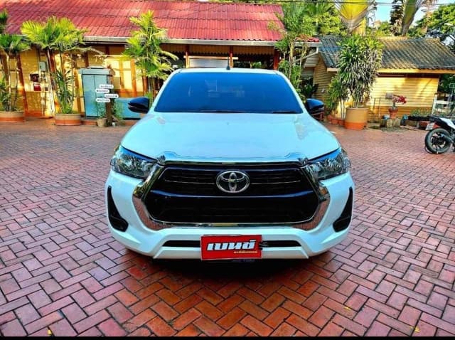 2022 TOYOTA Hilux