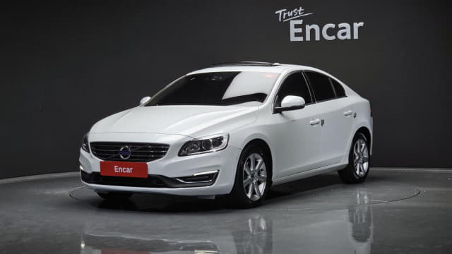 2018 VOLVO S60