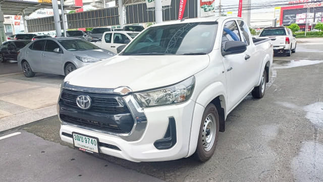 2020 TOYOTA Hilux