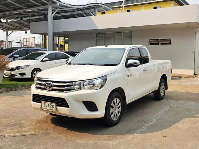 2017 TOYOTA Hilux