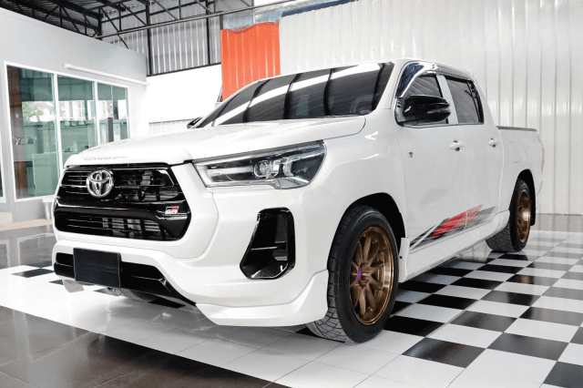 2022 TOYOTA Hilux