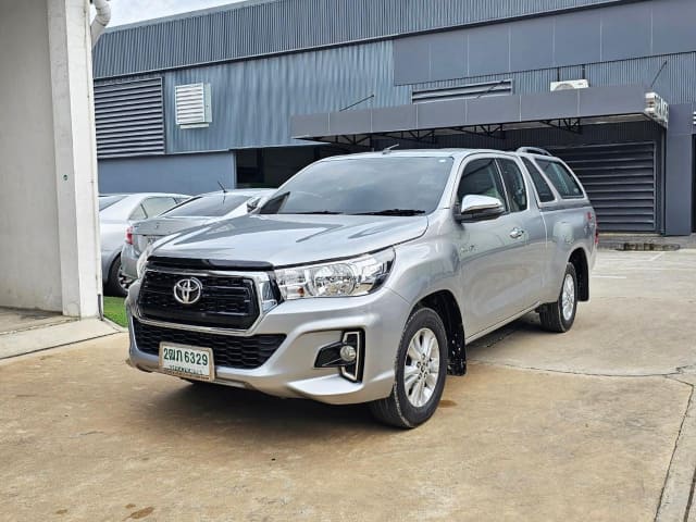 2019 TOYOTA Hilux