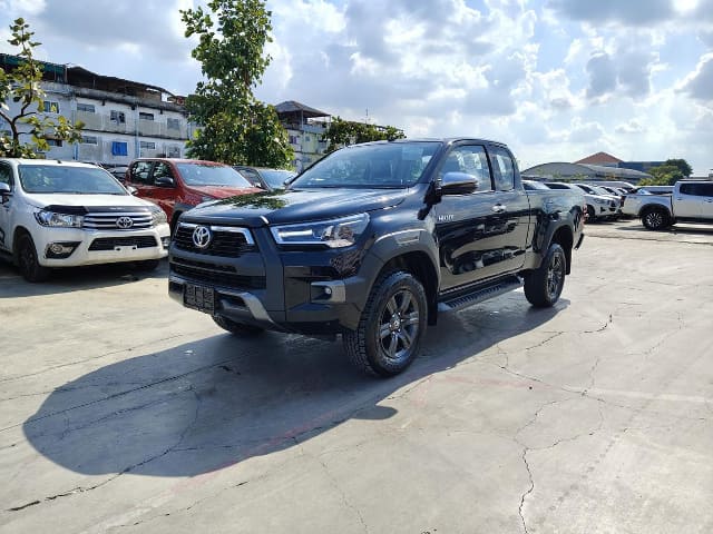 2024 TOYOTA Hilux