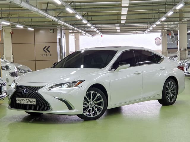 2020 LEXUS ES