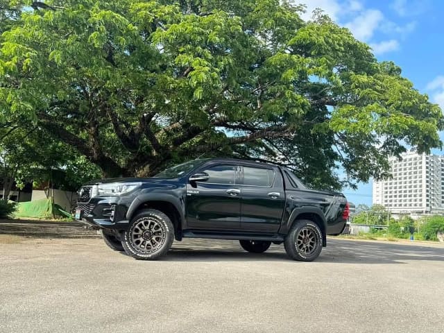 2019 TOYOTA Hilux