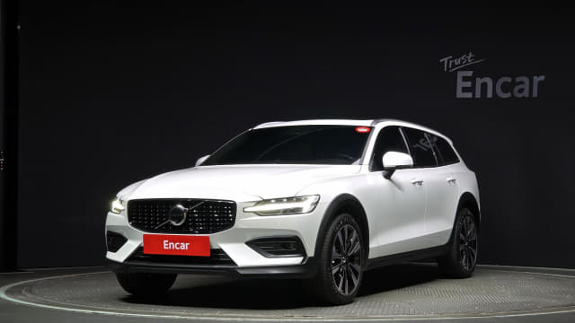 2024 VOLVO V60