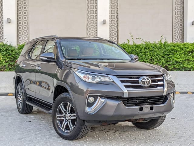 2017 TOYOTA Fortuner