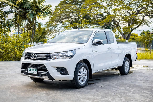 2019 TOYOTA Hilux